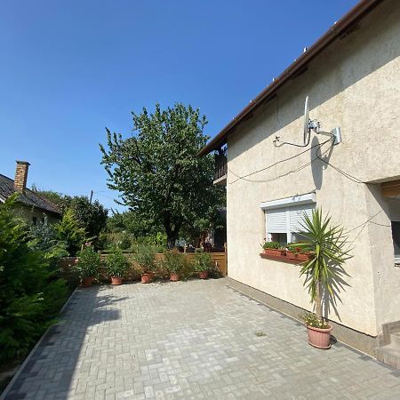 Edina Apartman Balatonlelle Exterior foto