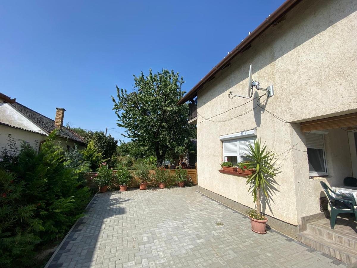 Edina Apartman Balatonlelle Exterior foto